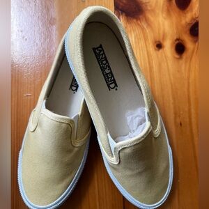 NEW Lands’ End Yellow Canvas Slip on Preppy Boat Shoes. SZ 7.5